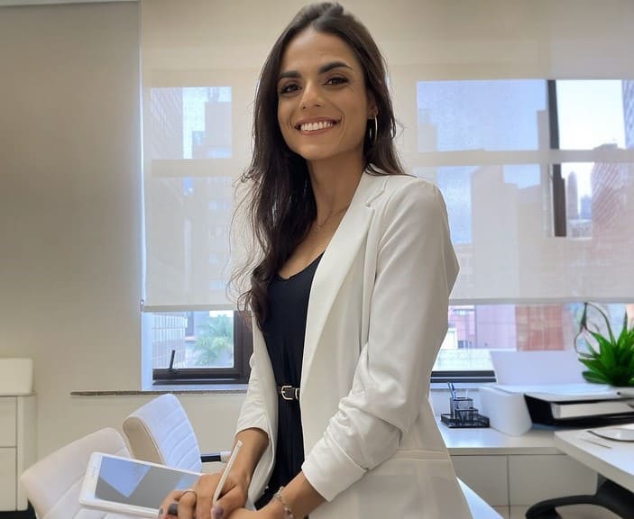 Bárbara Martini em seu consultório